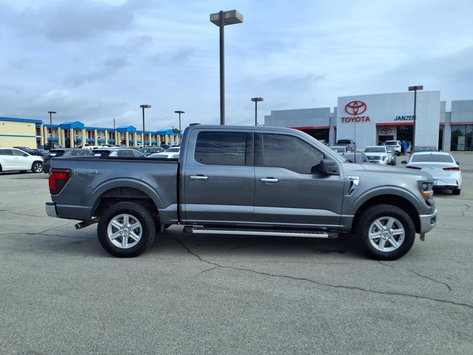 2025 Ford F-150 XLT