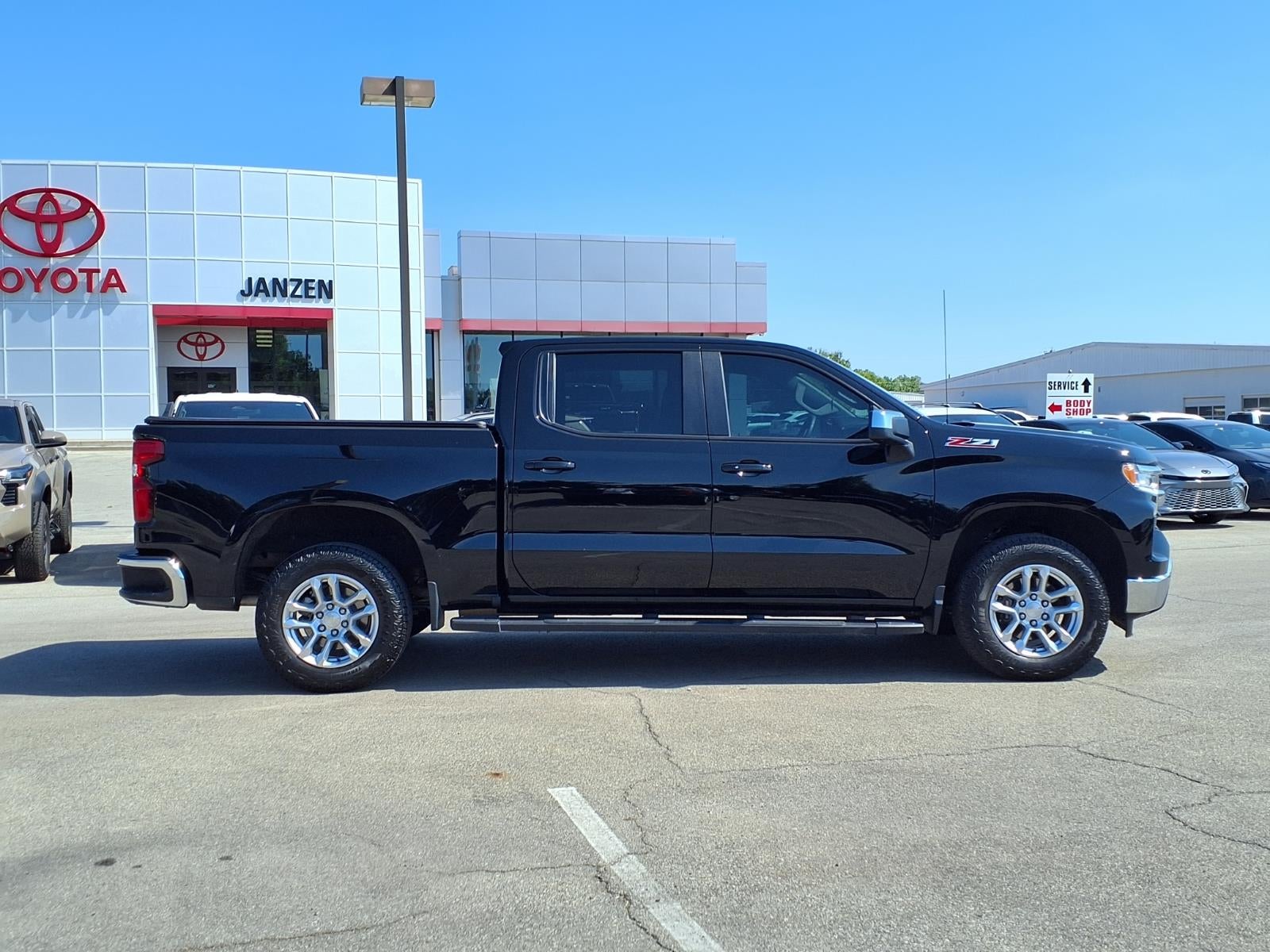 2024 Chevrolet Silverado 1500 LT LT1