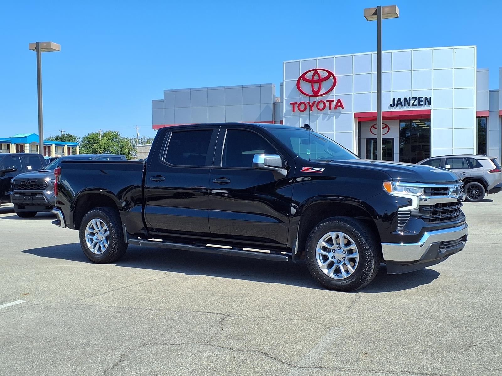 2024 Chevrolet Silverado 1500 LT LT1