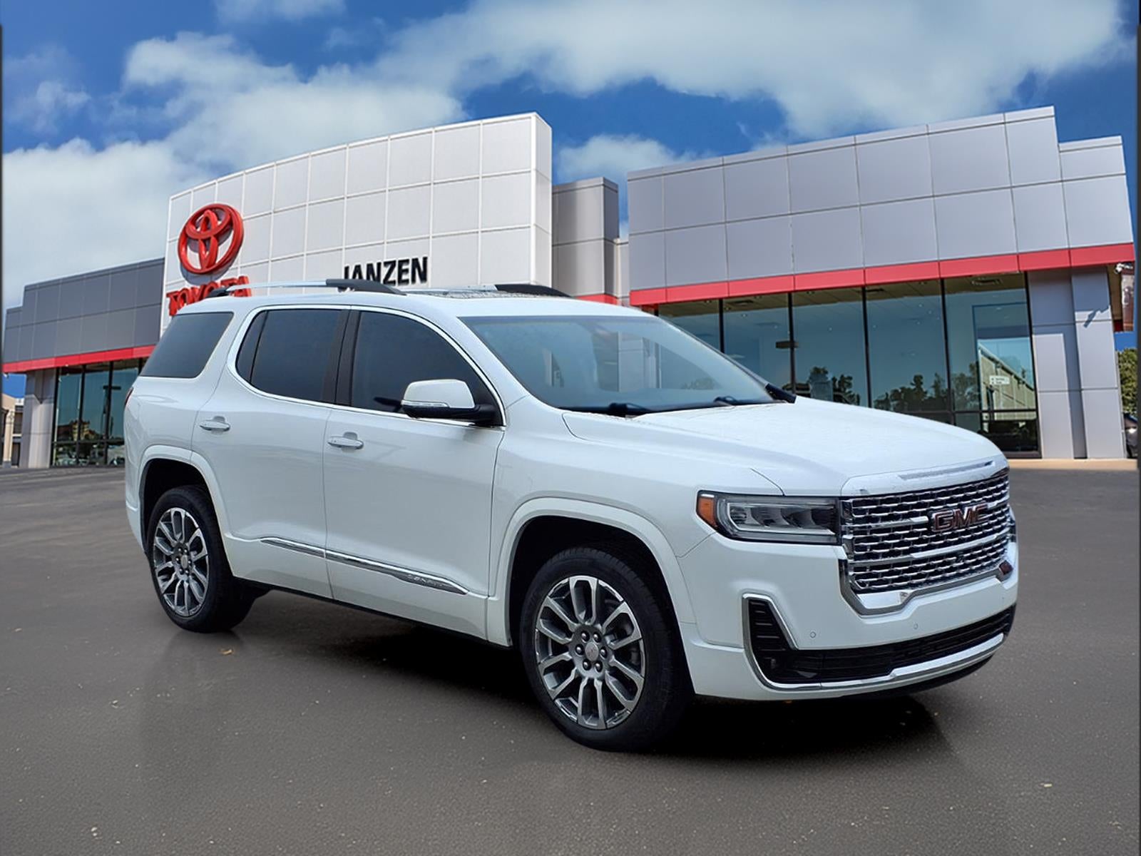 2023 GMC Acadia Denali