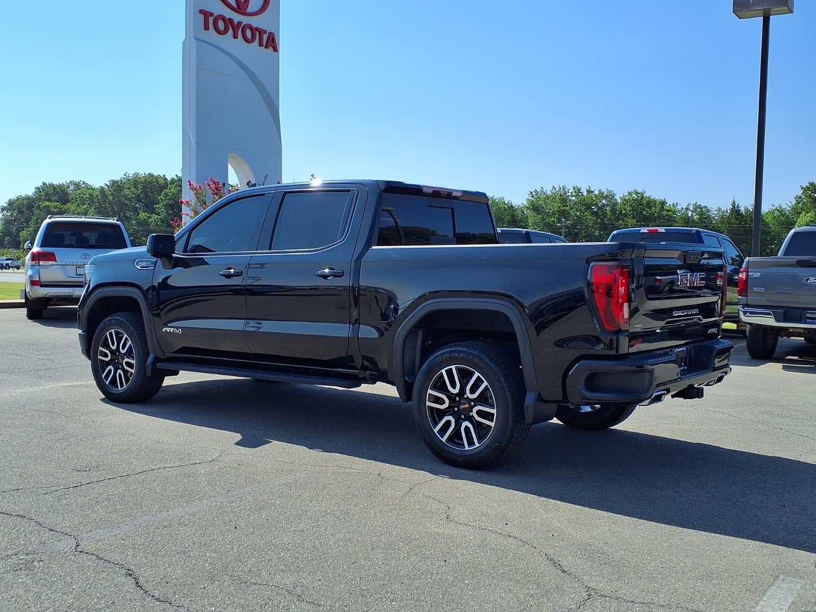 2023 GMC Sierra 1500 AT4