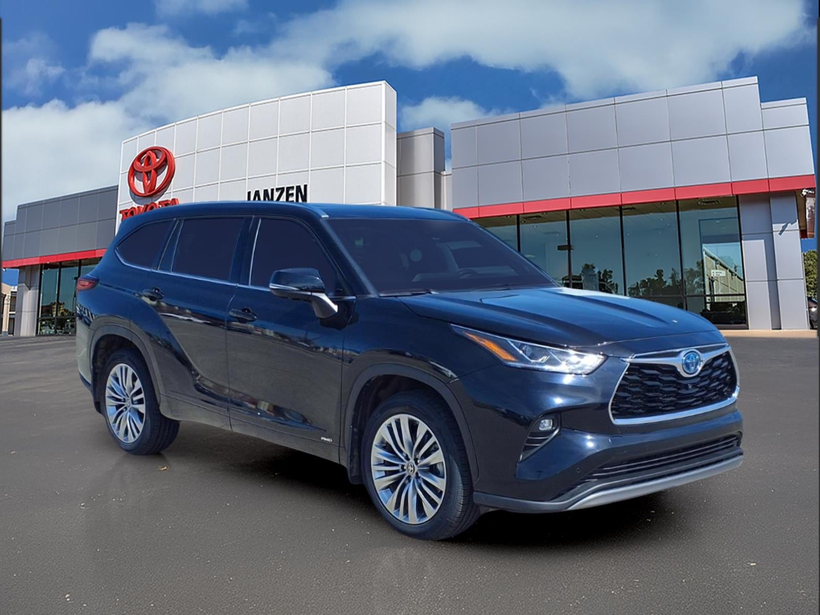 2023 Toyota Highlander Hybrid Platinum