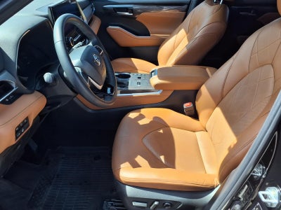 2023 Toyota Highlander Hybrid Platinum
