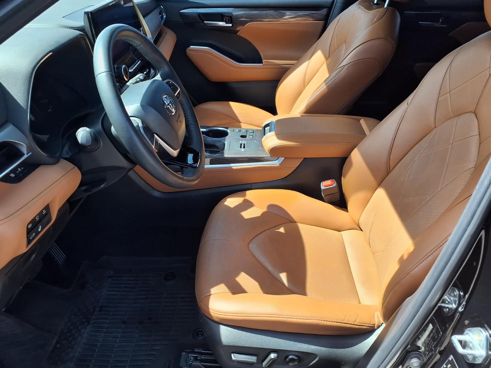 2023 Toyota Highlander Hybrid Platinum