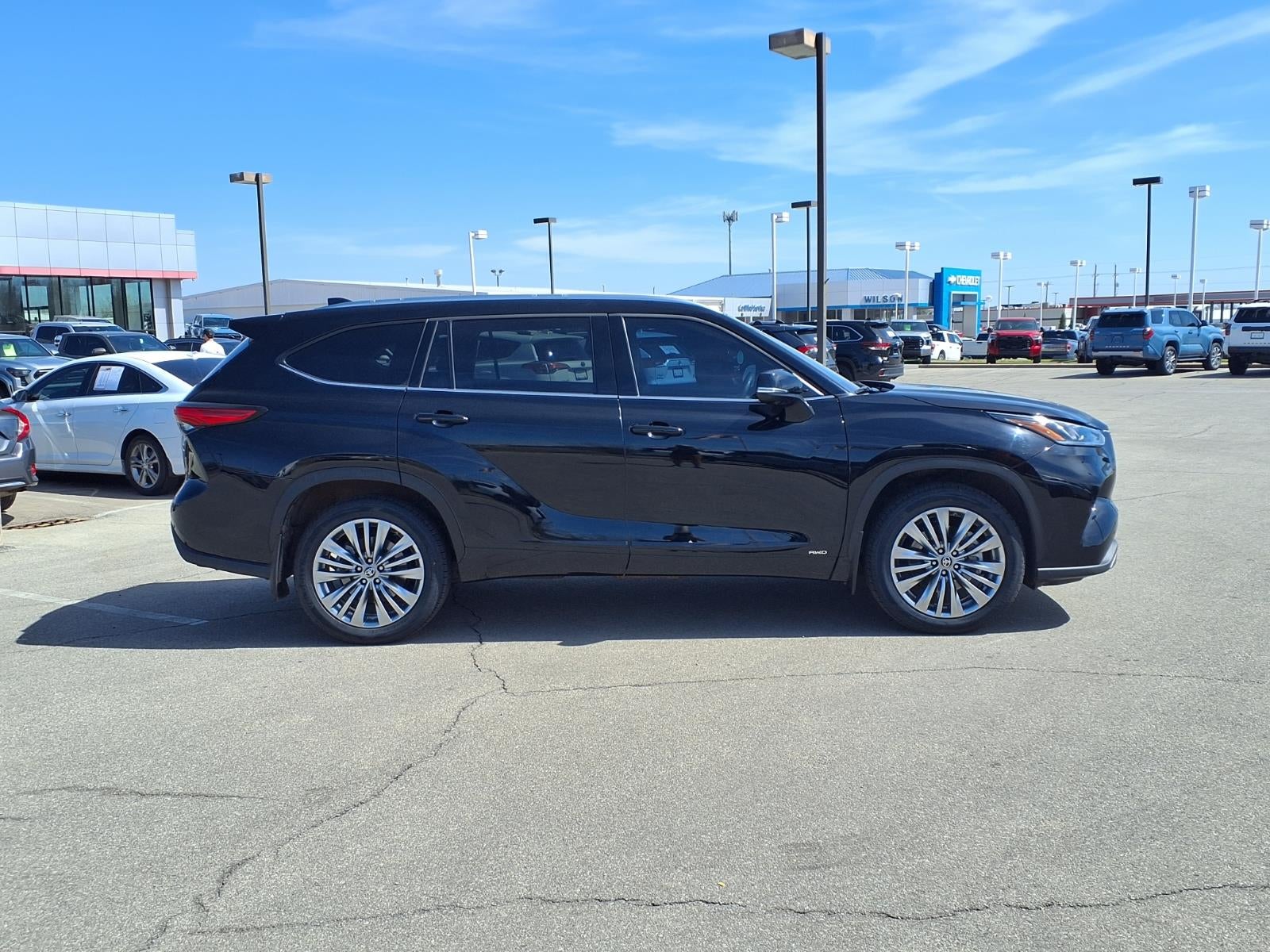 2023 Toyota Highlander Hybrid Platinum