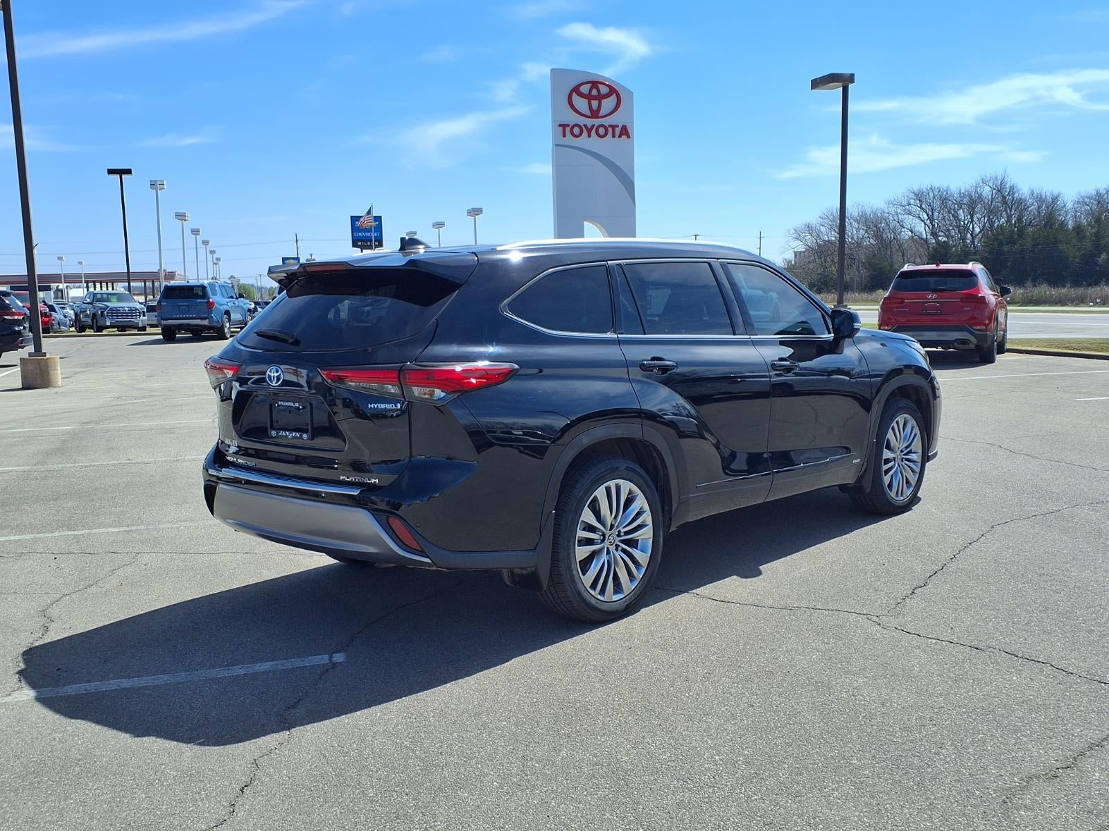 2023 Toyota Highlander Hybrid Platinum