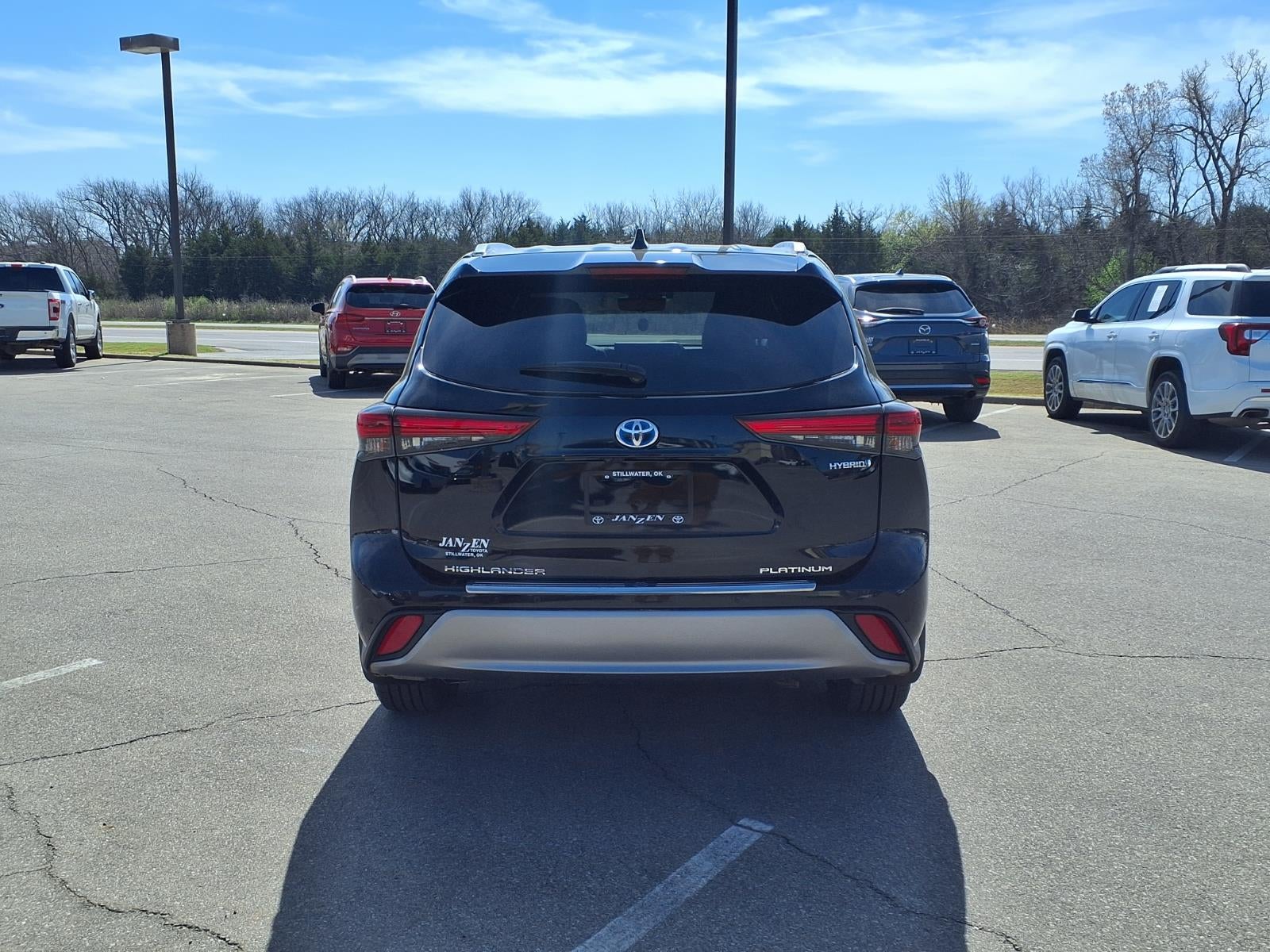 2023 Toyota Highlander Hybrid Platinum
