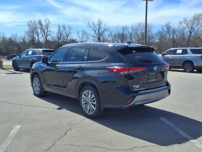 2023 Toyota Highlander Hybrid Platinum