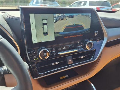 2023 Toyota Highlander Hybrid Platinum