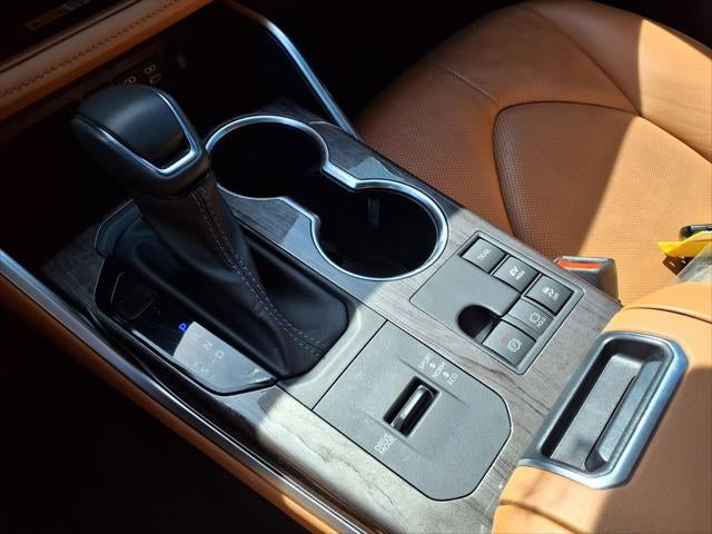 2023 Toyota Highlander Hybrid Platinum