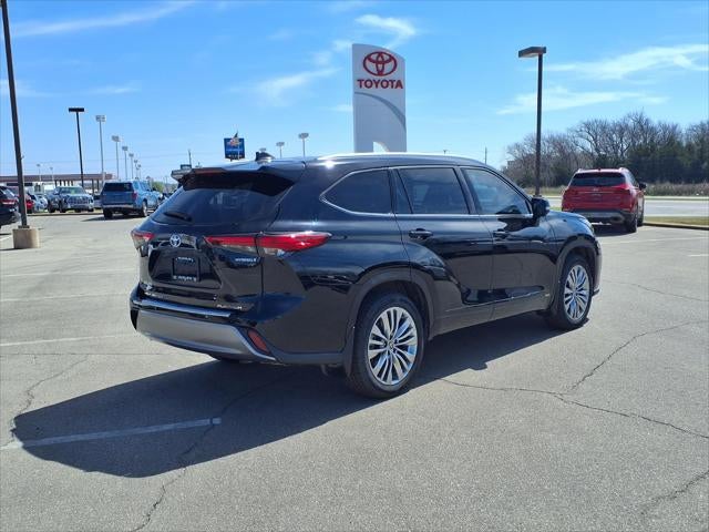 2023 Toyota Highlander Hybrid Platinum