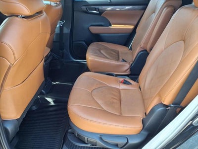 2023 Toyota Highlander Hybrid Platinum