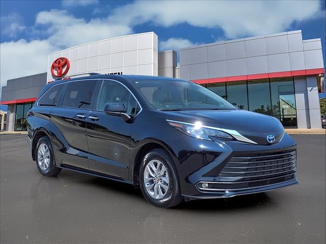 2025 Toyota Sienna XLE 8 Passenger