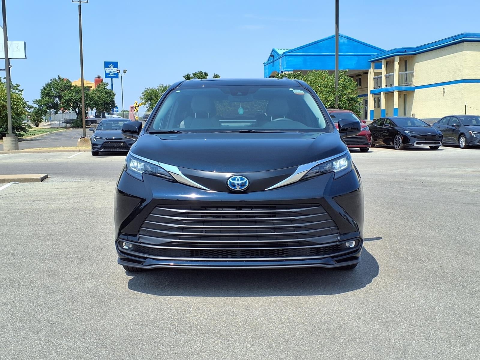 2025 Toyota Sienna XLE 8 Passenger