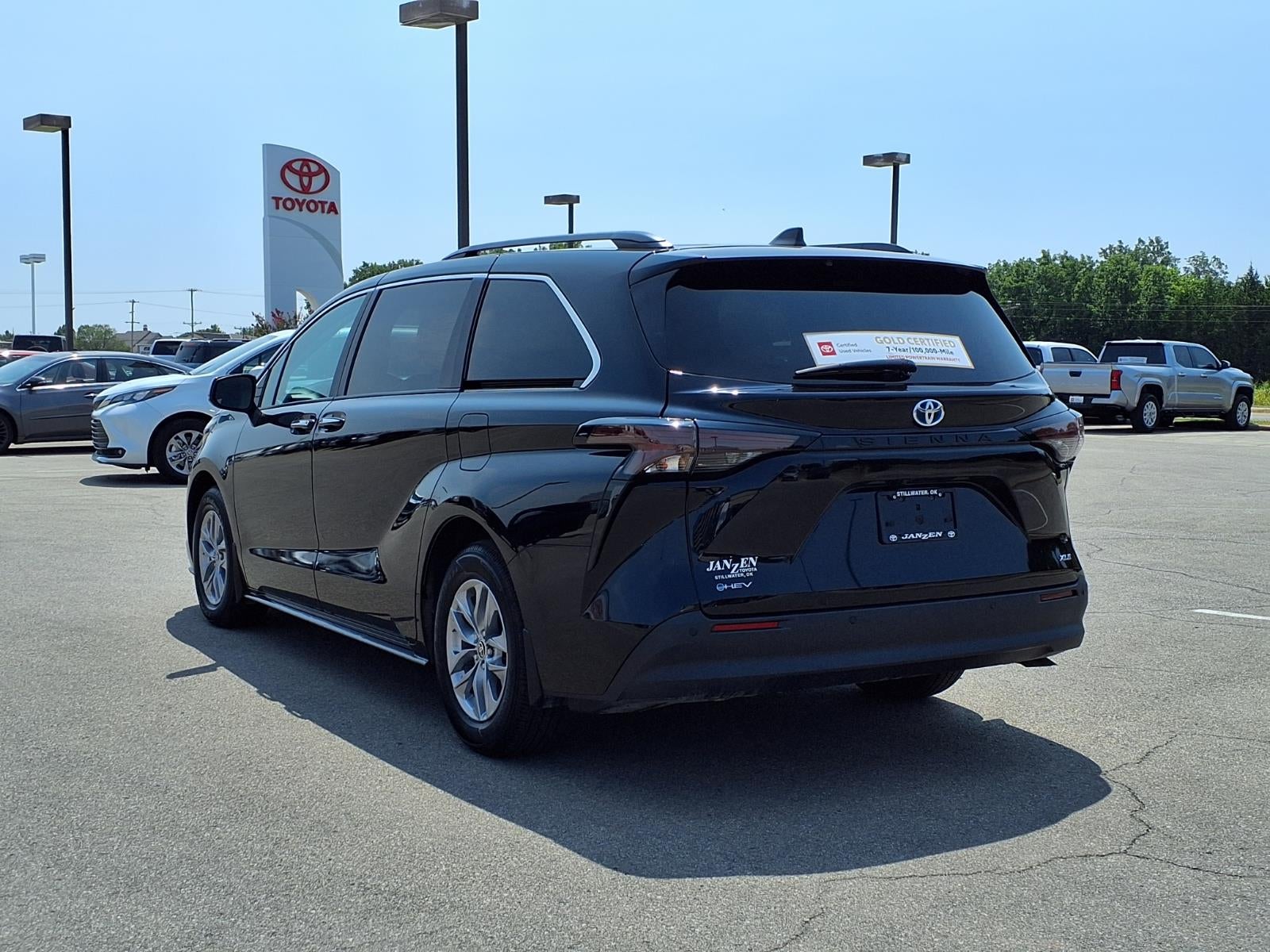 2025 Toyota Sienna XLE 8 Passenger