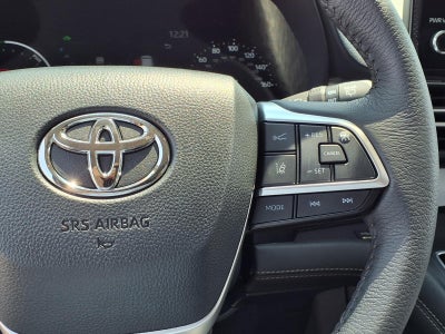 2025 Toyota Sienna XLE 8 Passenger