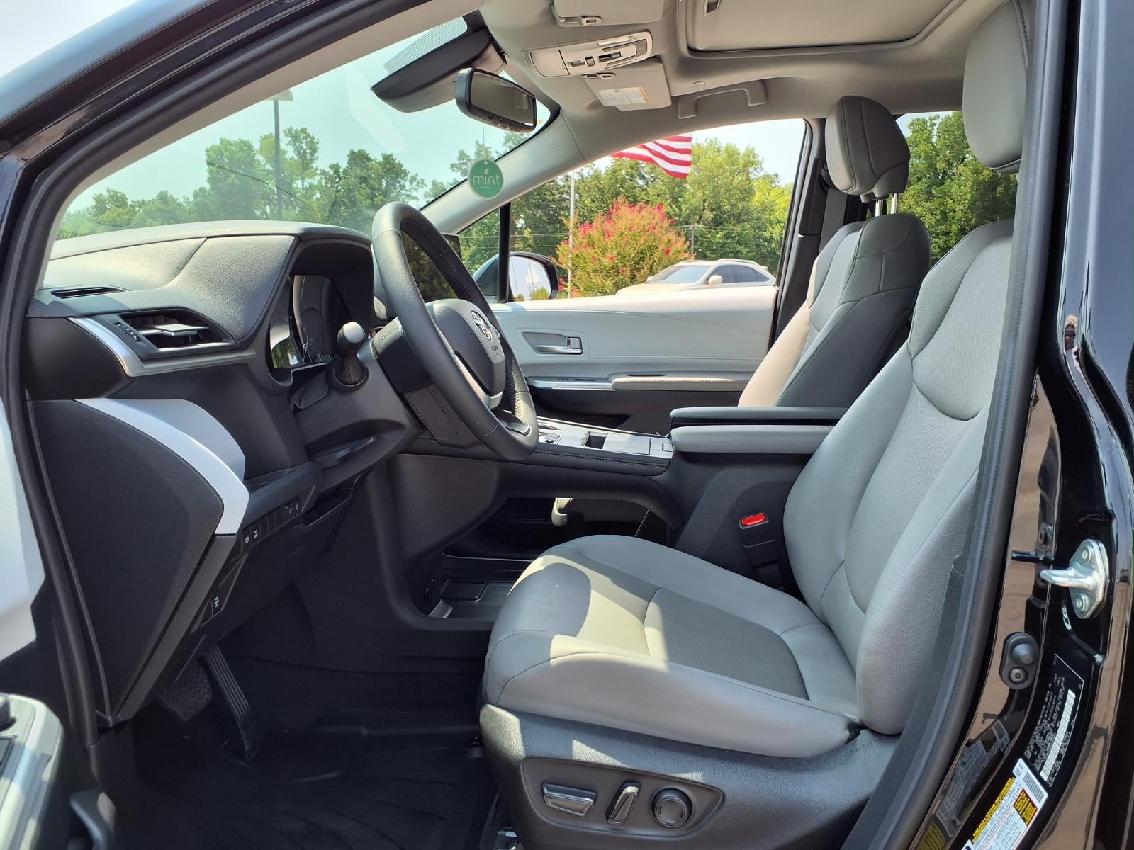 2025 Toyota Sienna XLE 8 Passenger