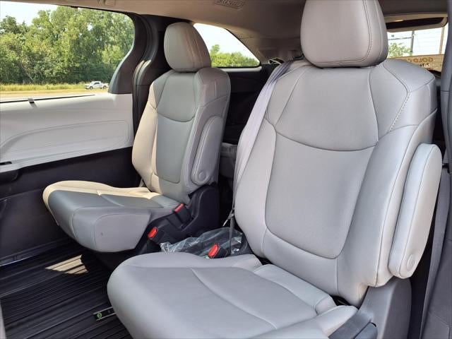 2025 Toyota Sienna XLE 8 Passenger
