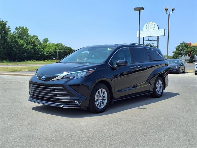 2025 Toyota Sienna XLE 8 Passenger