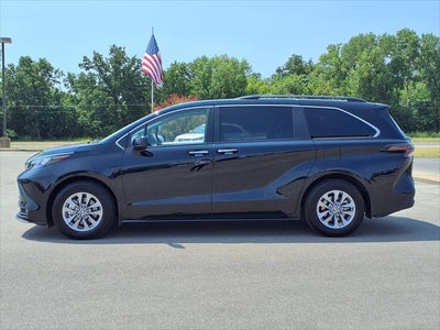 2025 Toyota Sienna XLE 8 Passenger