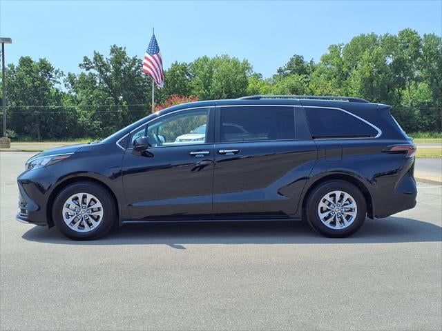 2025 Toyota Sienna XLE 8 Passenger