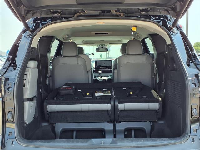 2025 Toyota Sienna XLE 8 Passenger