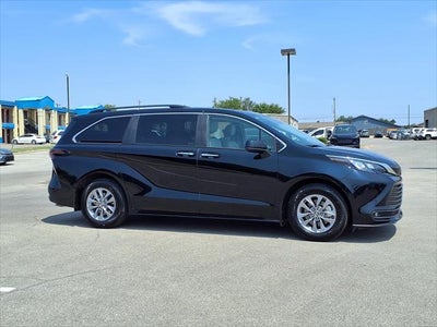 2025 Toyota Sienna XLE 8 Passenger