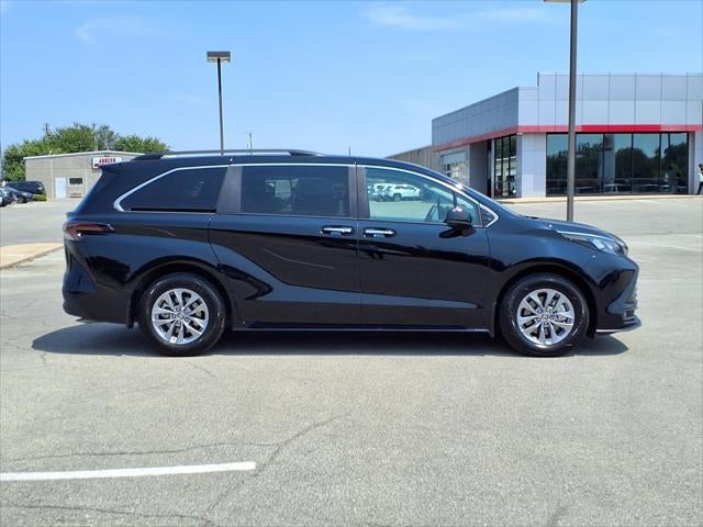 2025 Toyota Sienna XLE 8 Passenger