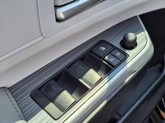 2025 Toyota Sienna XLE 8 Passenger