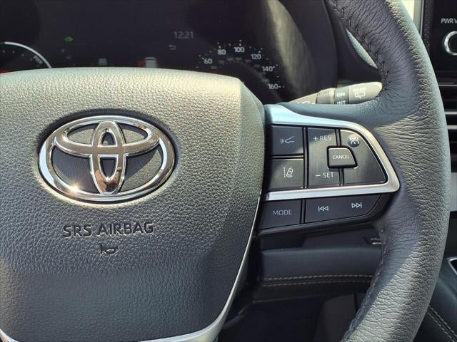 2025 Toyota Sienna XLE 8 Passenger