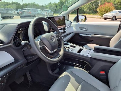 2025 Toyota Sienna XLE 8 Passenger