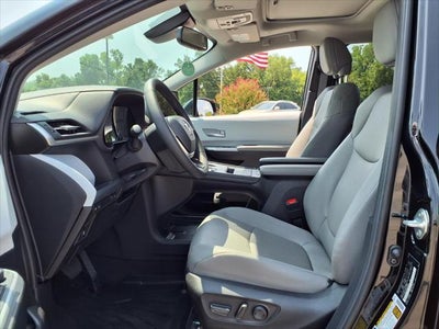 2025 Toyota Sienna XLE 8 Passenger