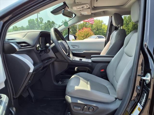 2025 Toyota Sienna XLE 8 Passenger