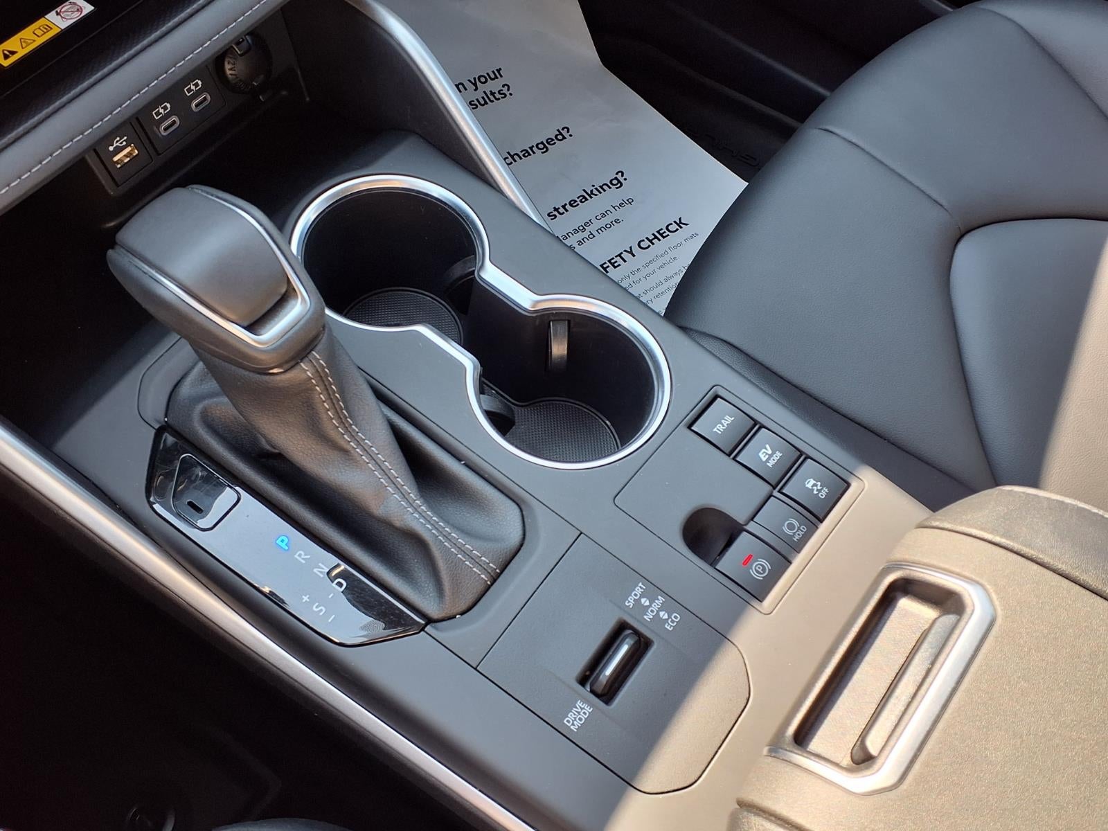 2025 Toyota Highlander Hybrid XLE