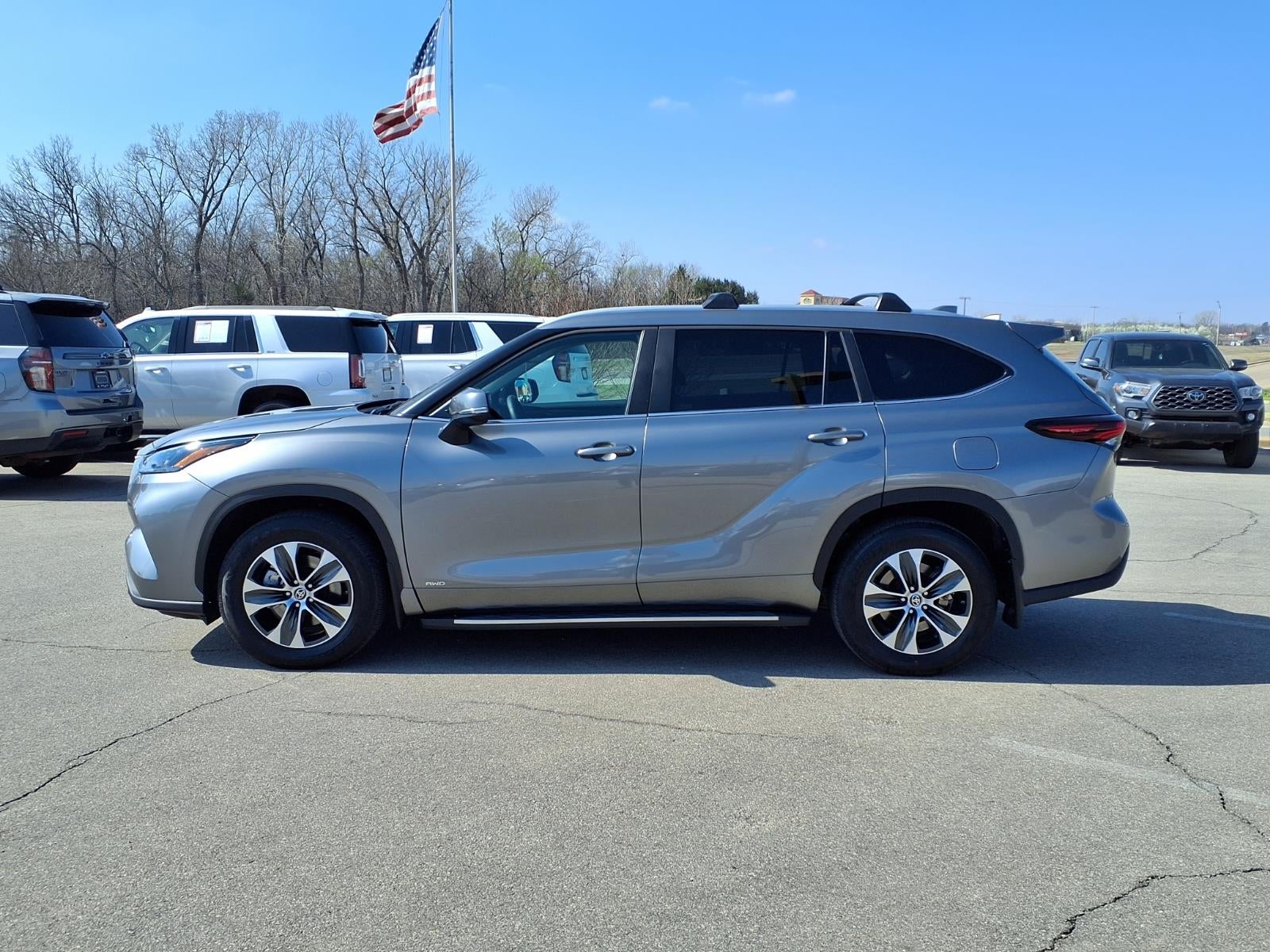 2025 Toyota Highlander Hybrid XLE