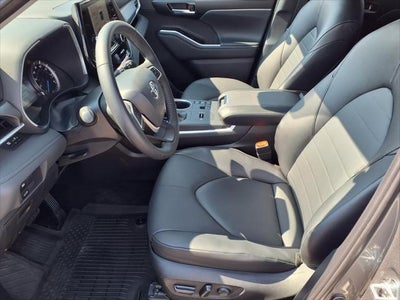 2025 Toyota Highlander Hybrid XLE