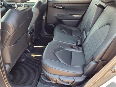 2025 Toyota Highlander Hybrid XLE