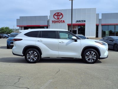 2025 Toyota Highlander XLE