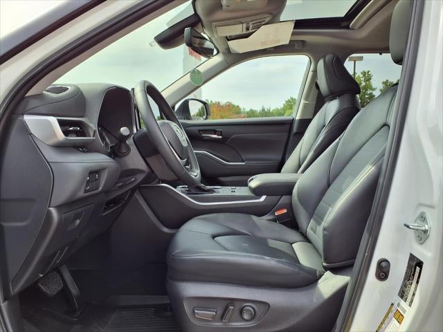 2025 Toyota Highlander XLE