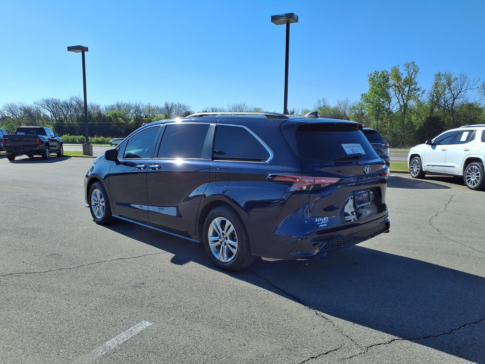 2023 Toyota Sienna XSE 7 Passenger