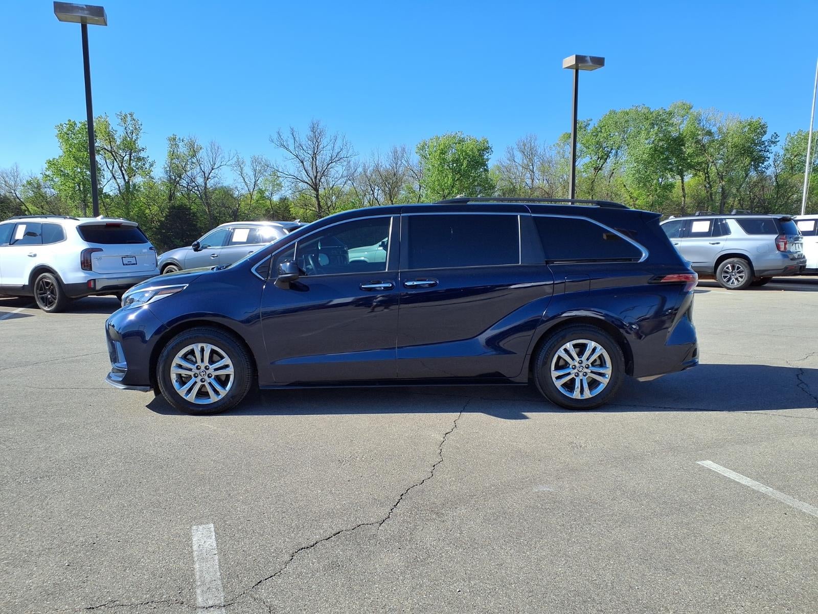 2023 Toyota Sienna XSE 7 Passenger