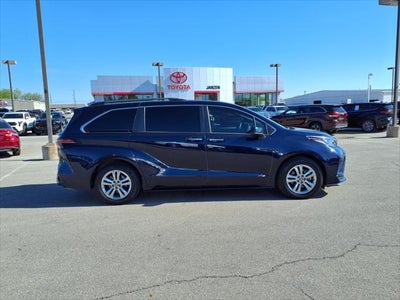 2023 Toyota Sienna XSE 7 Passenger