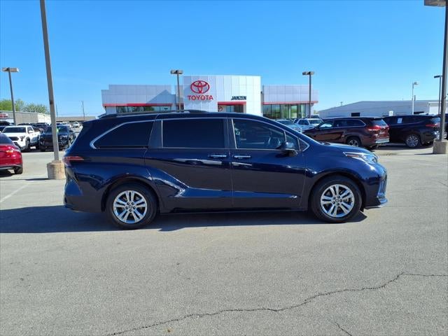 2023 Toyota Sienna XSE 7 Passenger