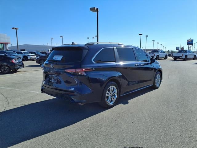2023 Toyota Sienna XSE 7 Passenger