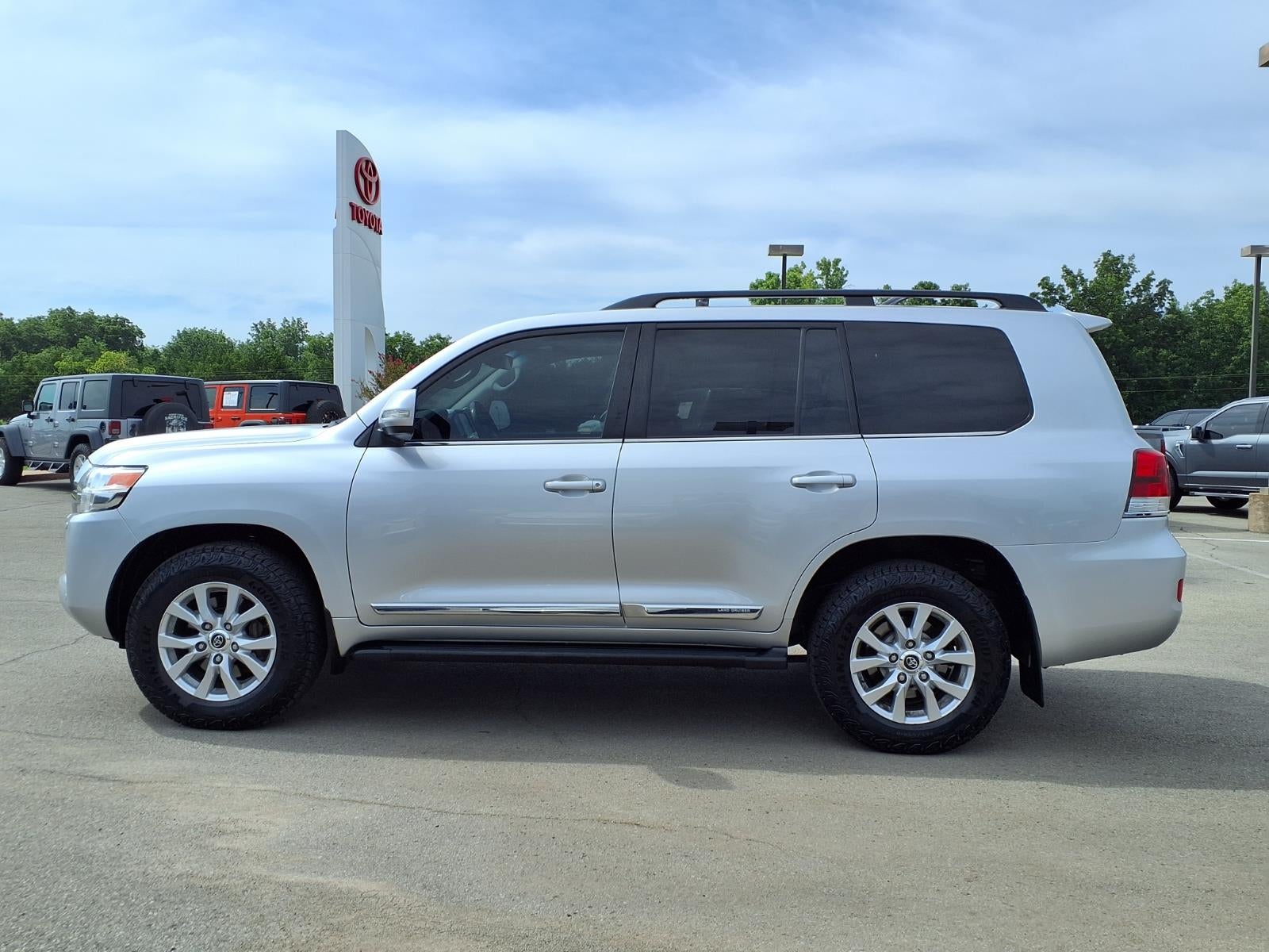 2019 Toyota Land Cruiser Base